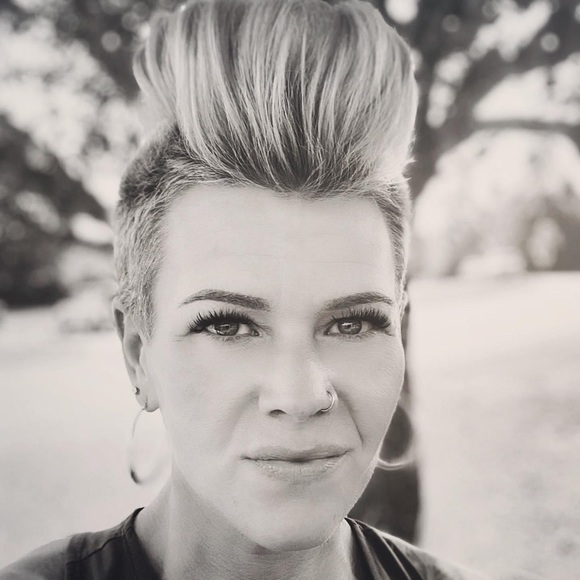 Meet your Posher, Hannah - Picture 1 of 1